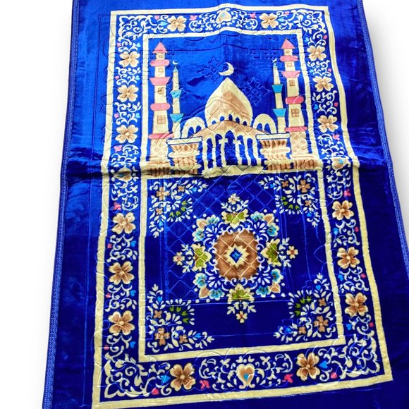 Traditional Design for Islamic Worship: Soft and Comfortable Prayer Mat - Picture 4 of 10